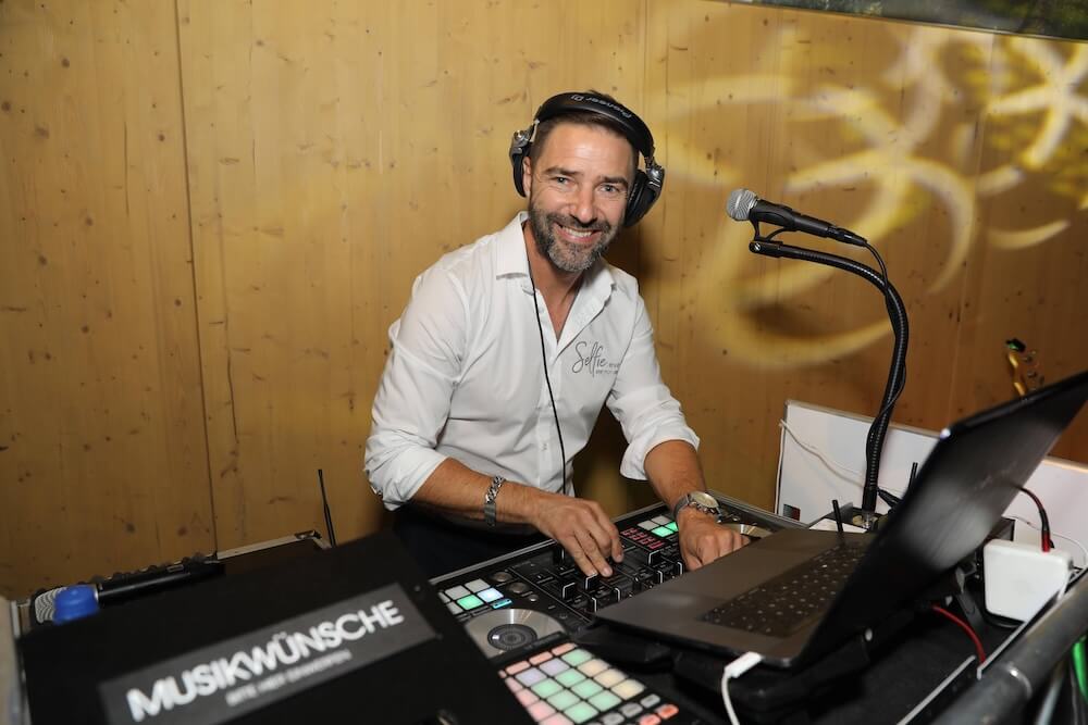 Profi Hochzeits-DJ & Event-DJ 89 christof-sage_classic-car-lounge_klaus-hagenlocher_hochzeits-dj
