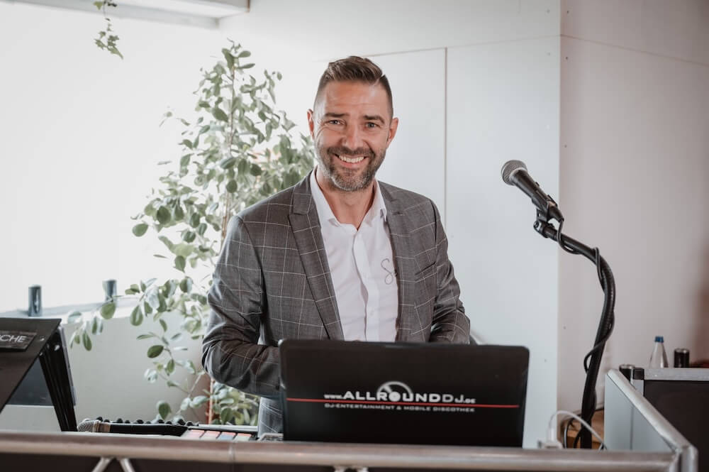 Profi Hochzeits-DJ & Event-DJ 86 dj-harry-carcia_by_wedding-bonkers