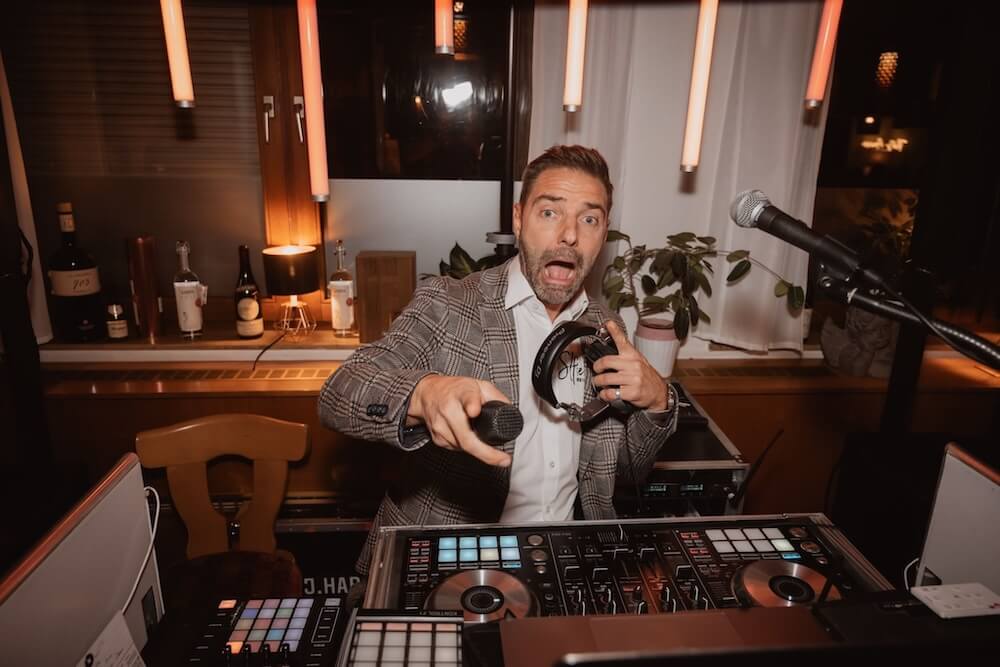 Profi Hochzeits-DJ & Event-DJ 84 fotograf_wedding-bonkers_erschreckt_dj-harry-garcia