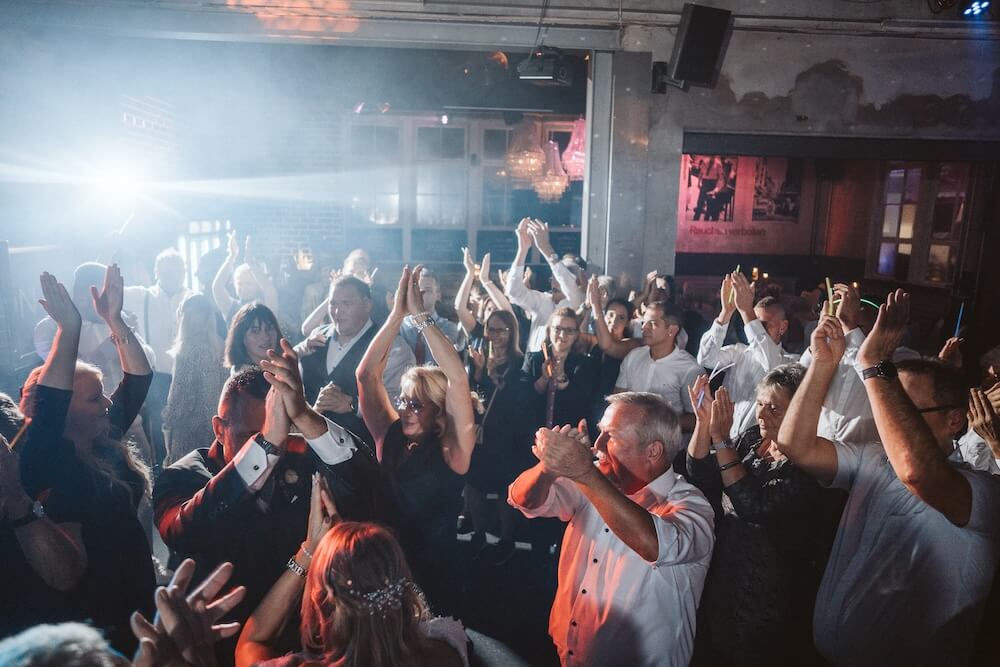 Profi Hochzeits-DJ & Event-DJ 83 kai-schwab-hochzeitsfotografie_hochzeitsparty